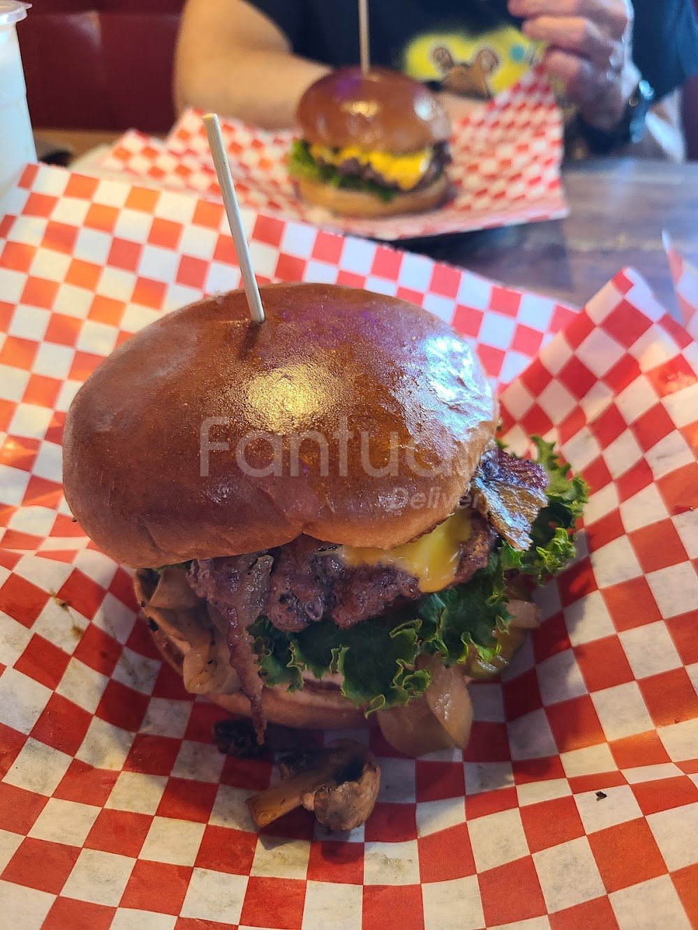 Red Wagon Burger Puyallup - Hamburger restaurant in Puyallup, WA