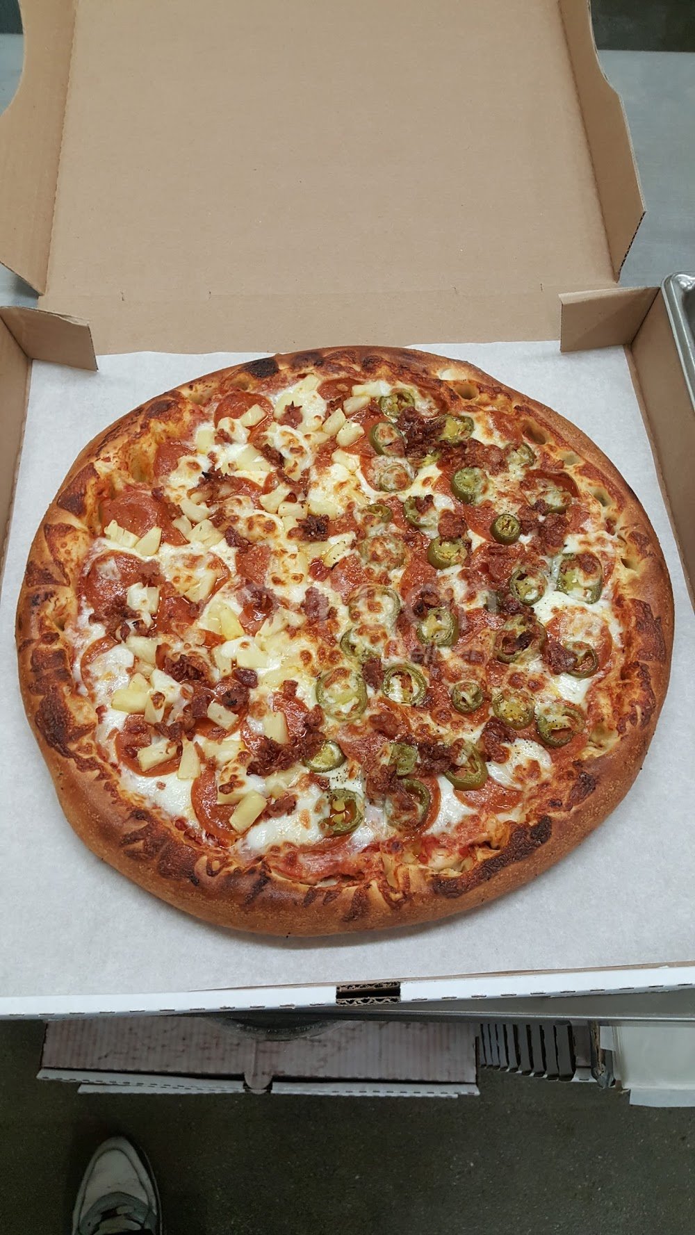 Barro's Pizza - Pizza restaurant in Whittier, CA